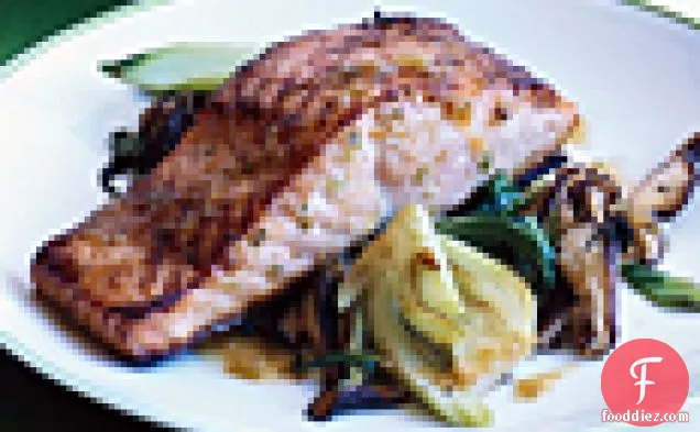 बोक चोय और मशरूम के साथ सामन