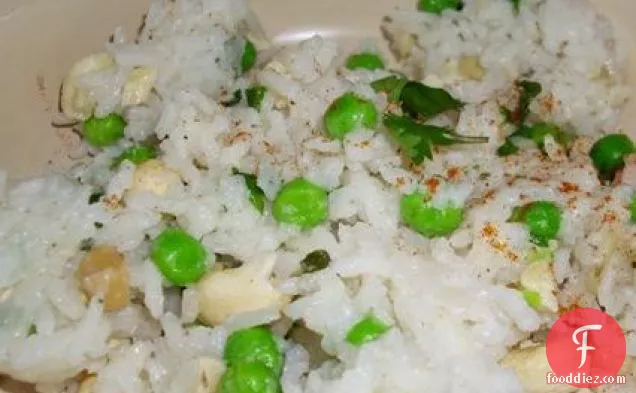 Coconut Cilantro Rice With Peas and Cashews