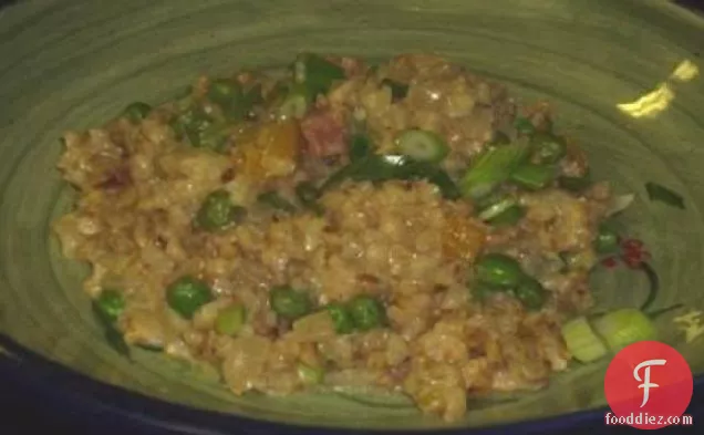 मलाईदार मटर और चिव मोती जौ रिसोट्टो (कम वसा)