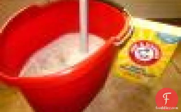 मसालेदार एवोकैडो प्रसार के साथ तुर्की सैंडविच