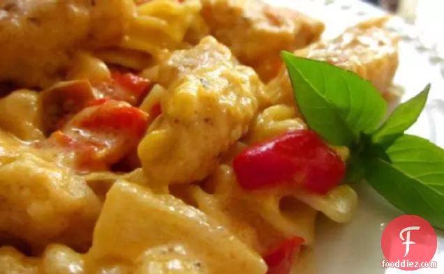 Pasta With Chicken and Pepper-Cheese Sauce