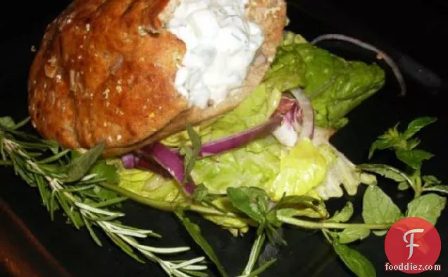 त्वरित और आसान पोर्क कबाब (सौवलाकी)