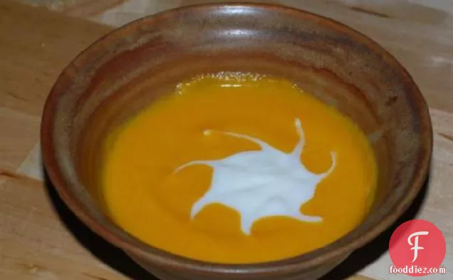 ठंडा स्क्वैश और गाजर का सूप