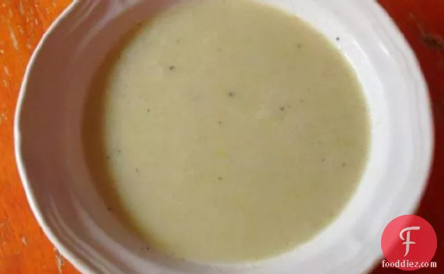 मलाईदार पीला ग्रीष्मकालीन स्क्वैश सूप