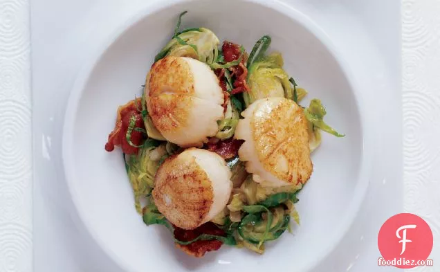 ब्रसेल्स स्प्राउट्स के साथ स्कैलप्स