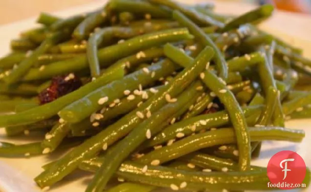 Green Beans With Sun-Dried Tomatoes and Almonds