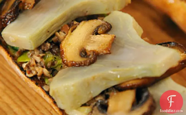 Open-Faced Baguette with Mushrooms and Artichokes