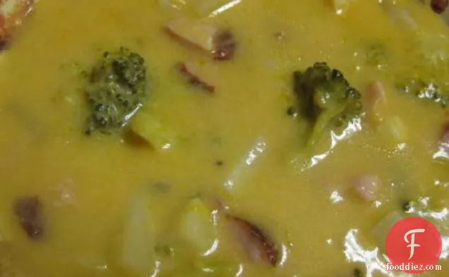 एक ज़िप के साथ धीमी कुकर आलू का सूप