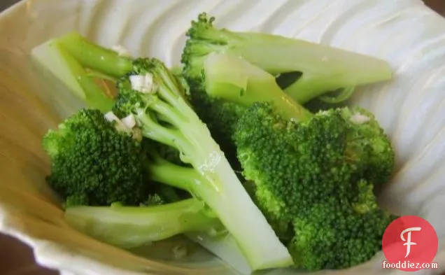 Broccoli and Garlic Breadcrumb Spaghetti