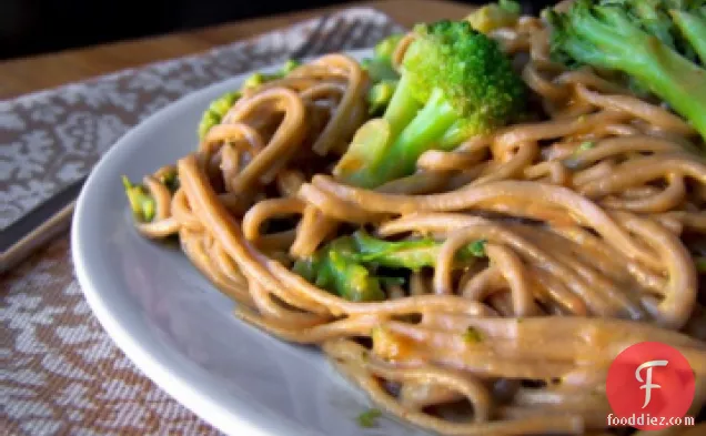 Noodles With Broccoli and Peanut Sauce (Vegan and Gluten-Free)