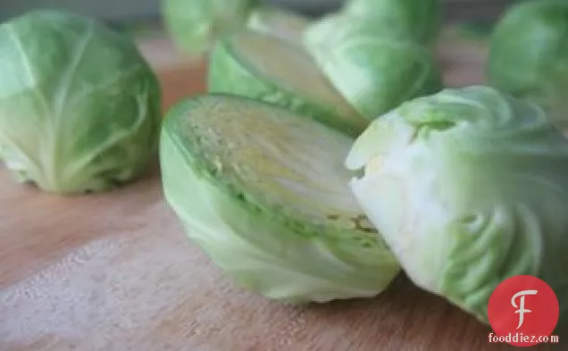 पेरिस का नाश्ता: ब्रसेल्स स्प्राउट्स, उथले और डिल के साथ क्विक