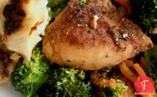 नमक और काली मिर्च चिकन हलचल तलना