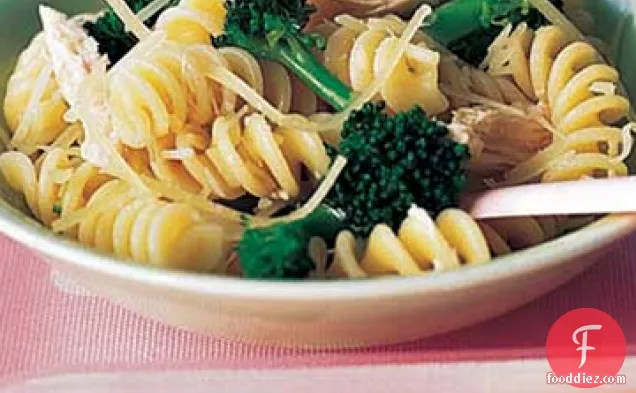 Fusilli With Broccoli and Chicken
