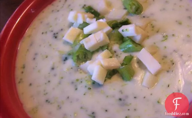 ब्रोकोली और चिकन के साथ मैकरोनी और पनीर