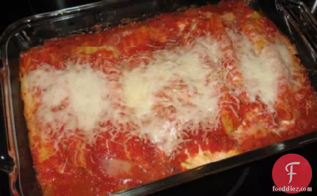 Broccoli Slaw Manicotti With Roasted Red Pepper Sauce