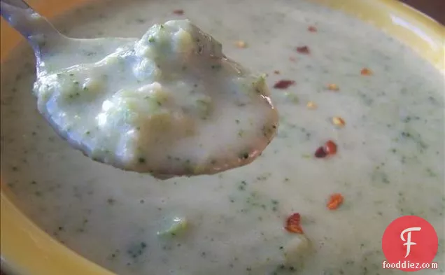 स्तरित चिकन ब्रोकोली पुलाव (कोई डिब्बाबंद सूप नहीं)