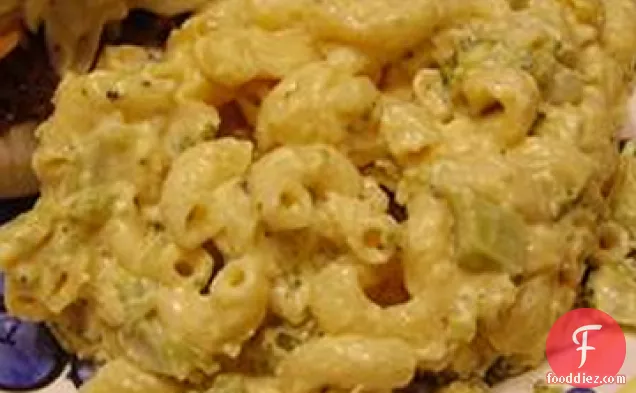Slow Cooker Macaroni and Cheese with Broccoli