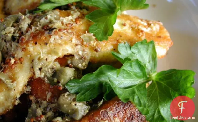 लाइम और केपर ड्रेसिंग के साथ फ्राइड हॉलौमी चीज़