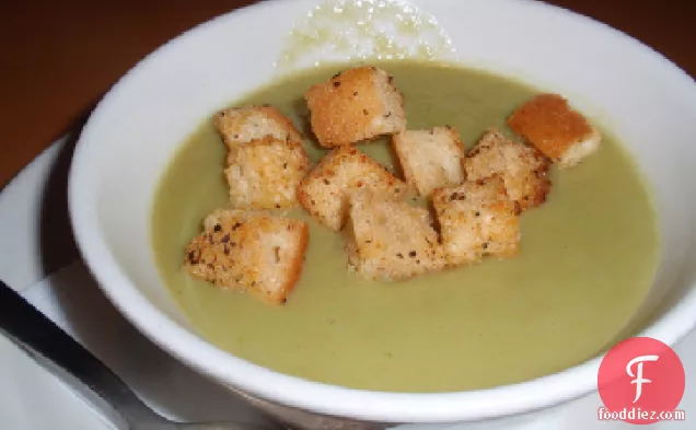 Vegan Creamless Creamy Asparagus Soup