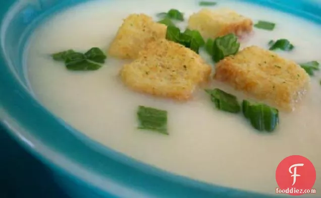 Cauliflower Soup With Croutons