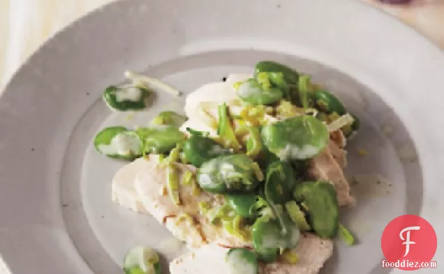 चिकन पर फवा बीन्स