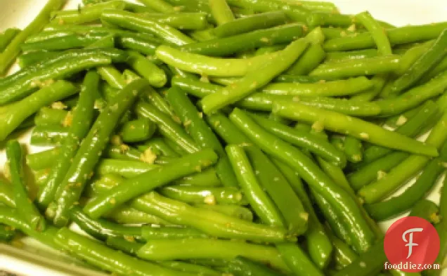 Green Beans with Garlic, Lemon, and Parsley