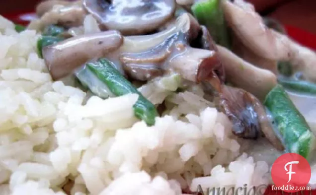 Creamy Herbed Chicken and Mushrooms With Rice