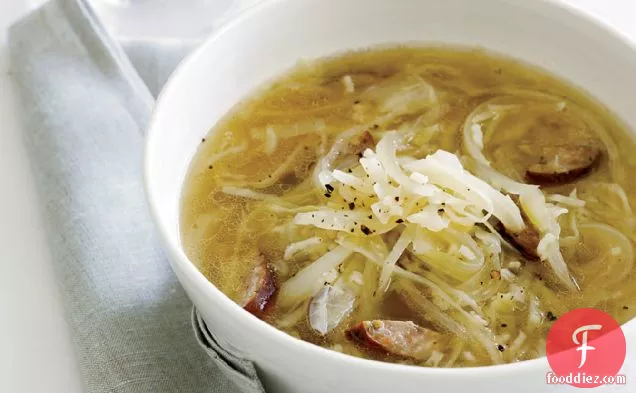 गोभी, किलबासा और चावल का सूप