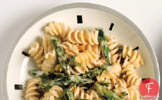 Pasta with Goat Cheese, Lemon, and Asparagus
