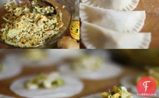 संबल डिपिंग सॉस के साथ स्कैलप और कॉर्न गोजा