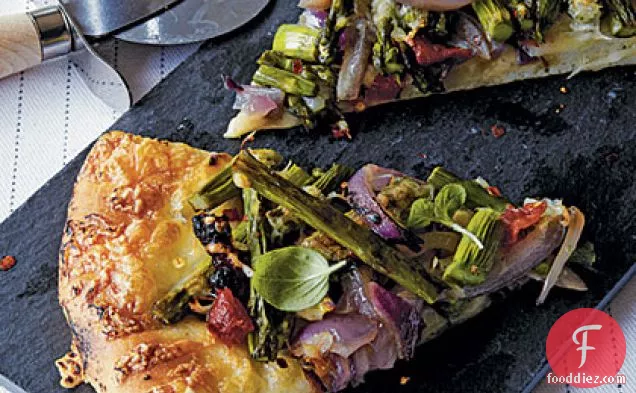Grilled Pizza with Asparagus and Caramelized Onion