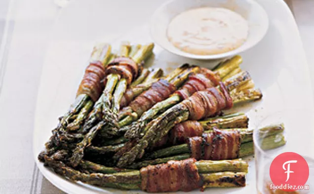 Bacon-Wrapped Asparagus Bundles with Spicy Dipping Sauce