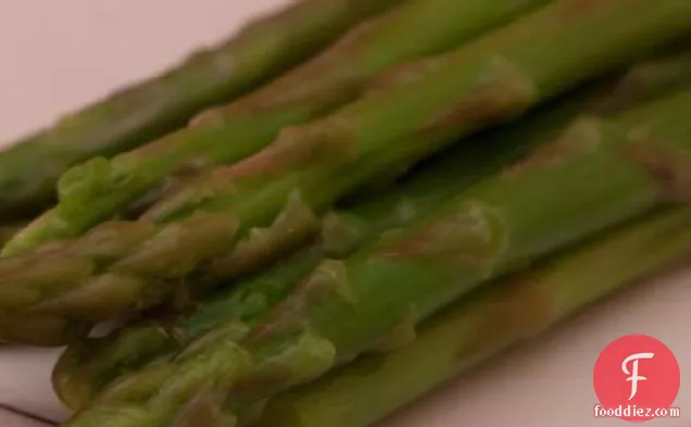 Steamed Asparagus With Lemon