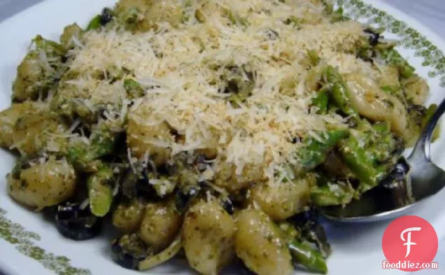 Gnocchi With Asparagus & Olives in a Creamy Pesto Sauce