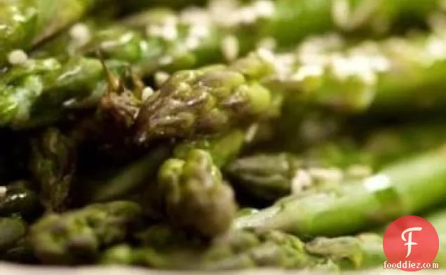 Steamed Asparagus with Ginger Garlic Sauce