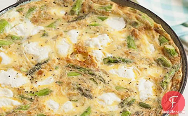 शतावरी और बकरी पनीर फ्रिटाटा