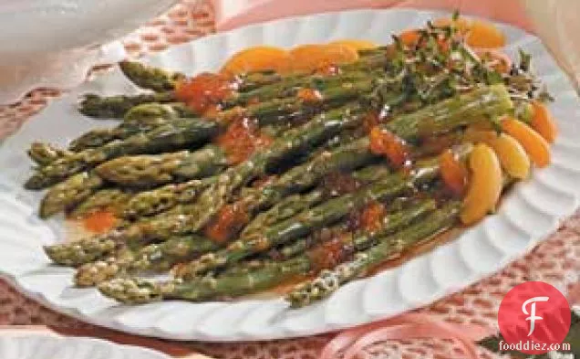 लहसुन क्रीम सॉस में टोटेलिनी और शतावरी