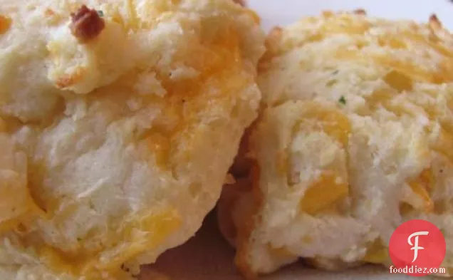 Garlic Cheddar Biscuits