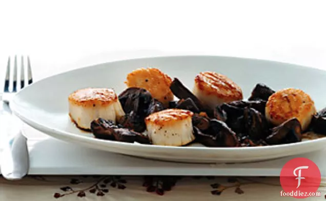 Sea Scallops with Mushrooms and Sherry