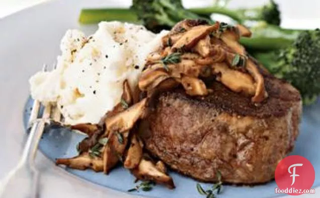 मशरूम, मार्सला सॉस के साथ टेंडरलॉइन स्टेक