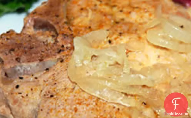 आसान कारमेलाइज्ड प्याज पोर्क चॉप्स