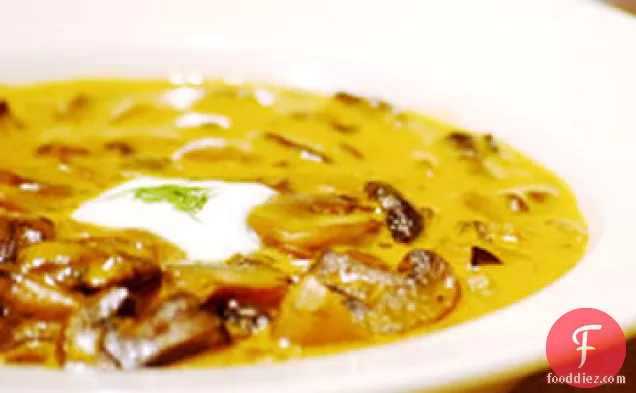 हंगेरियन मशरूम सूप