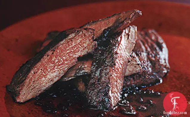 अनार की कमी के साथ सुमेक स्कर्ट स्टेक