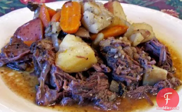 Fallin'- To- Pieces Pot Roast With Carrots and Potatoes