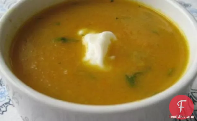 सीताफल और करी के साथ बेबी गाजर का सूप