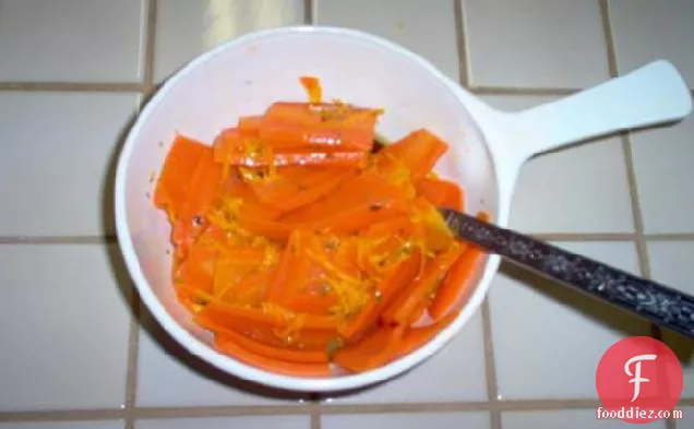 नारंगी-तुलसी मक्खन में गाजर