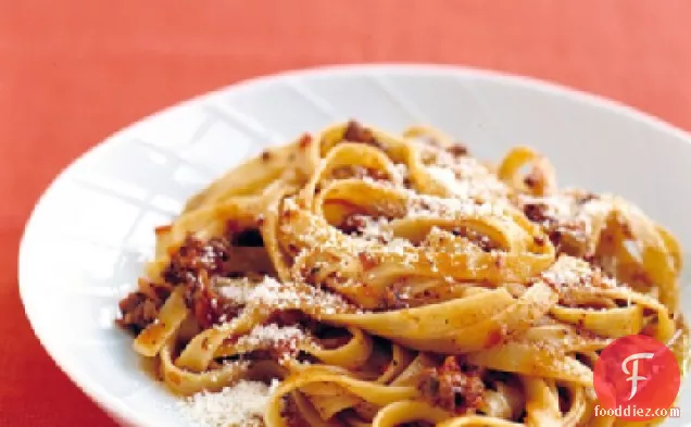 पास्ता और आसान इतालवी मांस सॉस