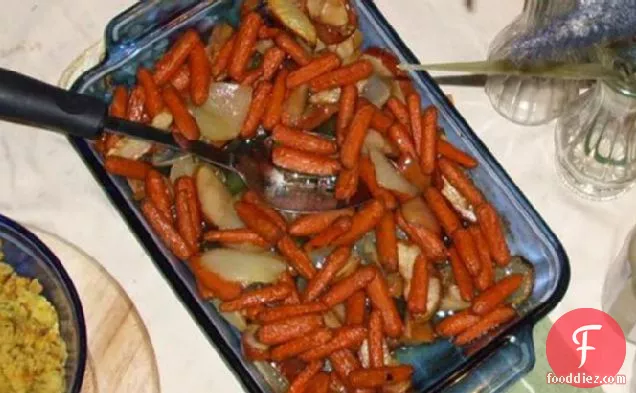 Sweet Roasted Carrots With Onions and Apples