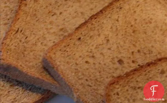 गिंगर्ड स्पाइस ब्रेड (ब्रेडमेकर 1 1/2 एलबी। लोफ)