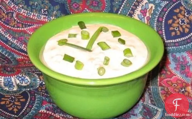 व्हाट्सएप सॉस के साथ स्टिक पर चिकन फ्राइड स्टेक